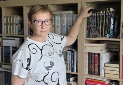Dlaczego warto czytać książki w trudnych momentach życia? Literatura jako wsparcie emocjonalne i psychiczne.